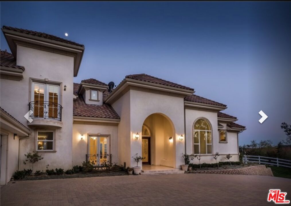 Exterior, Facade, Mediterranean