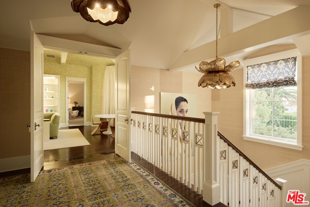 Interior, Pendant Lights, Wood Texture Flooring