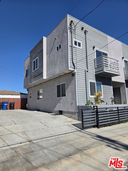 Exterior, Facade, Rowhouse