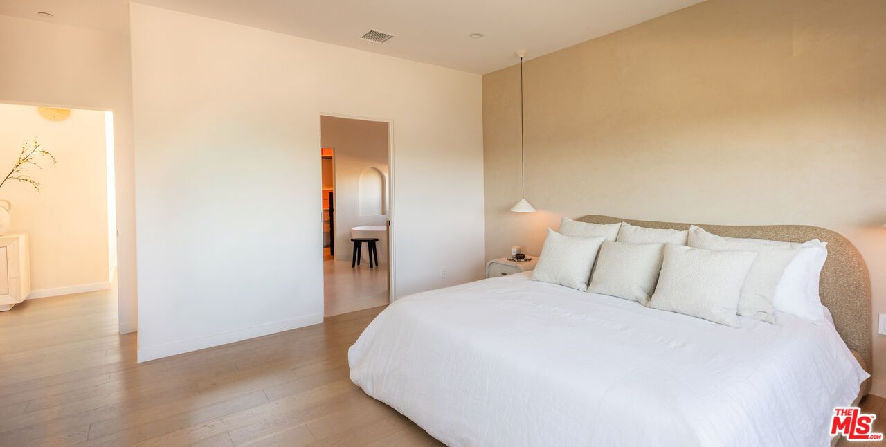 Bedroom, Interior, Pendant Lights, Wood Texture Flooring