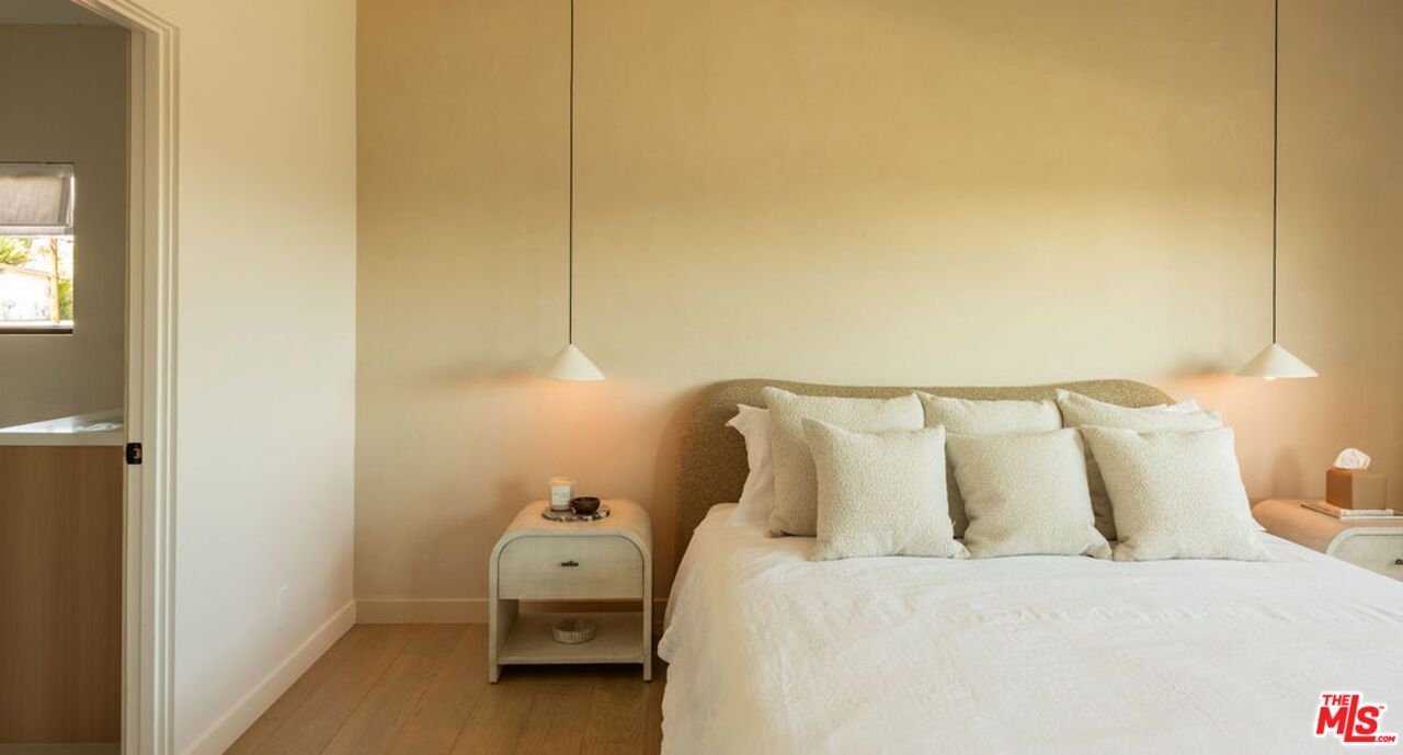 Bedroom, Interior, Pendant Lights, Wood Texture Flooring