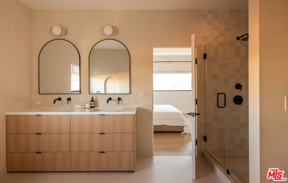 Bathroom, Bedroom, Dual Sink Vanities, Glass Shower, Interior