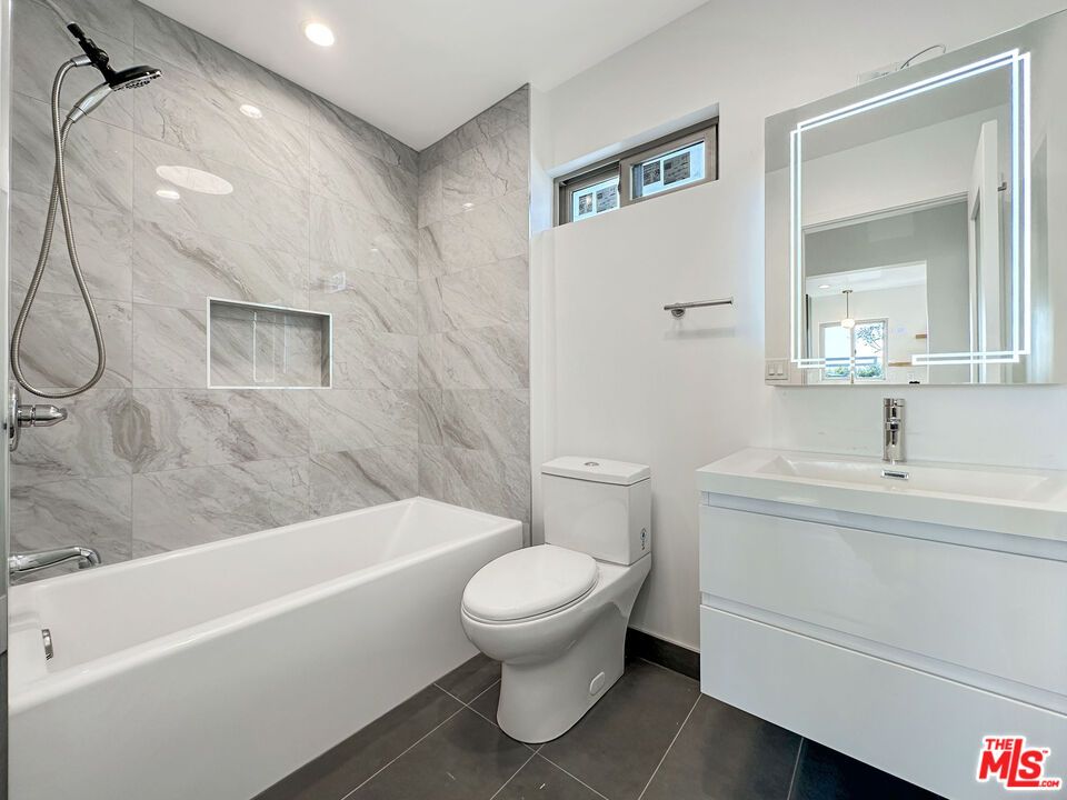 Bathroom, Interior, Marble Walls, Recessed Lighting