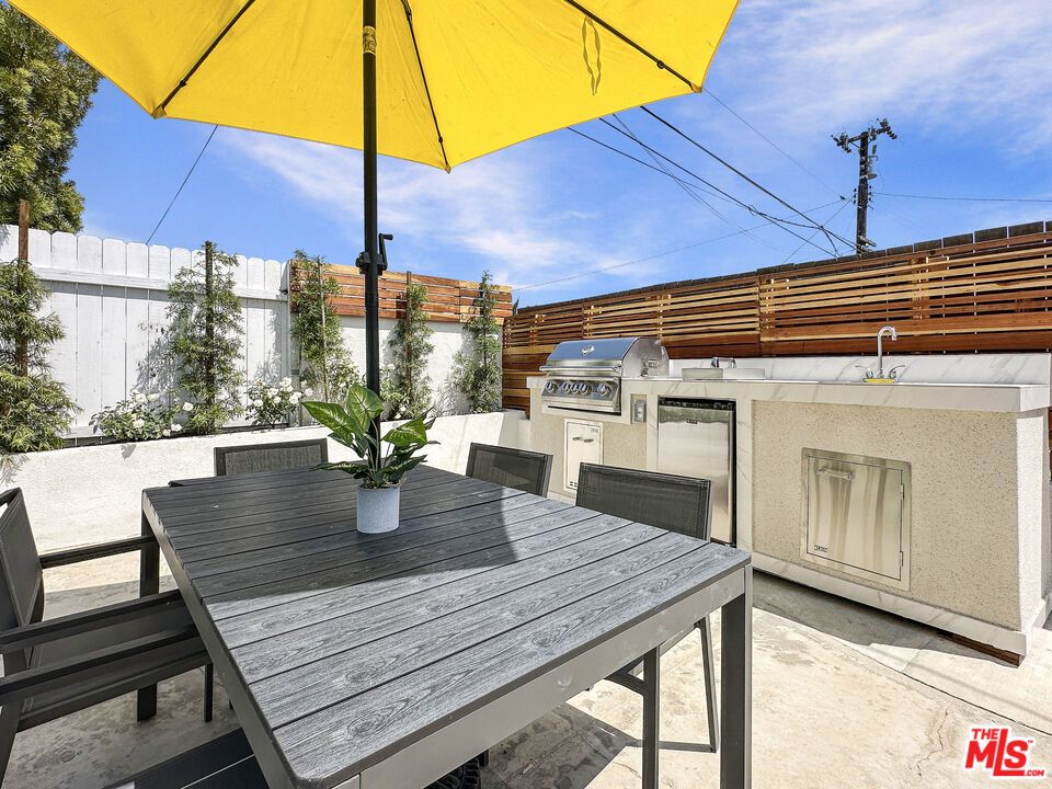 Exterior, Outdoor Kitchen