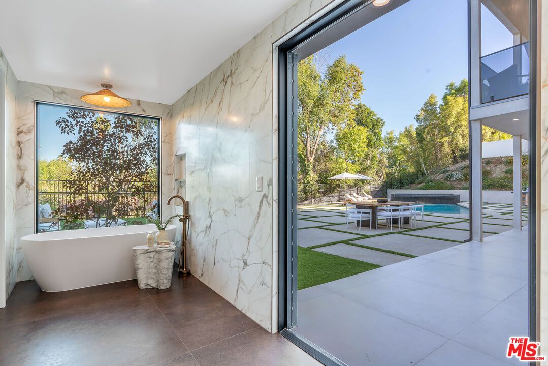 Bathroom, Free Standing Baths, Interior, Marble Walls