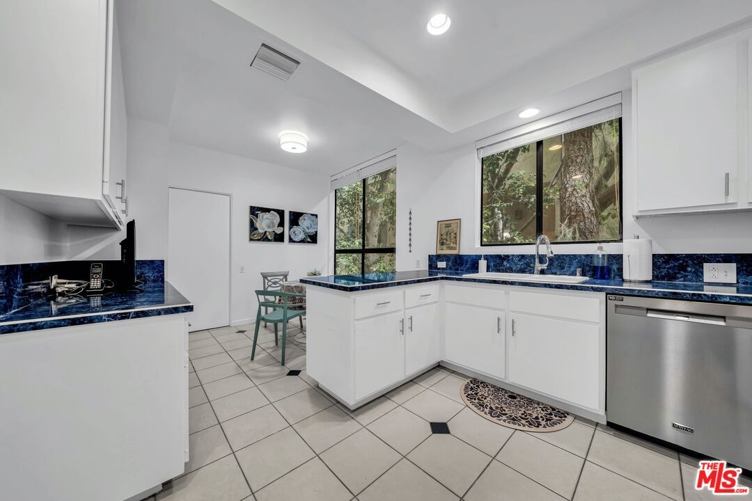 Dining room, Interior, Kitchen, Recessed Lighting