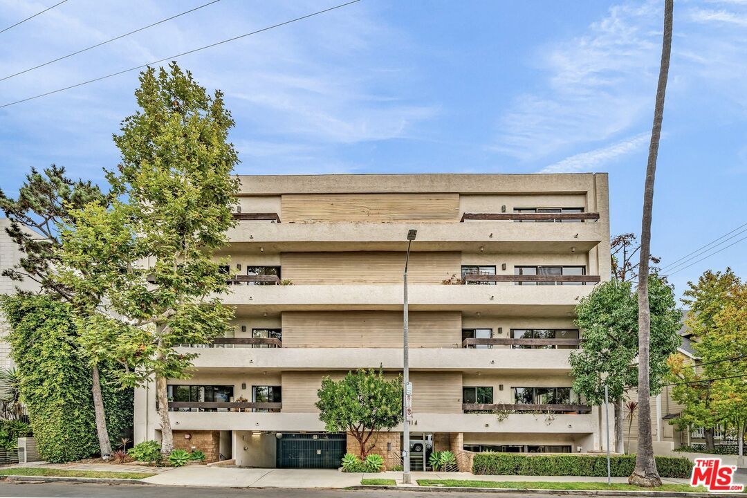 Exterior, Facade, Condo Building