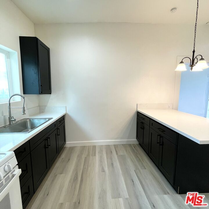 Interior, Kitchen, Pendant Lights, Wood Texture Flooring