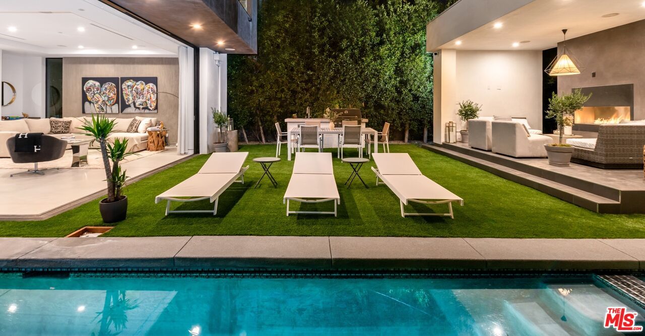 Exterior, Pendant Lights, Pool