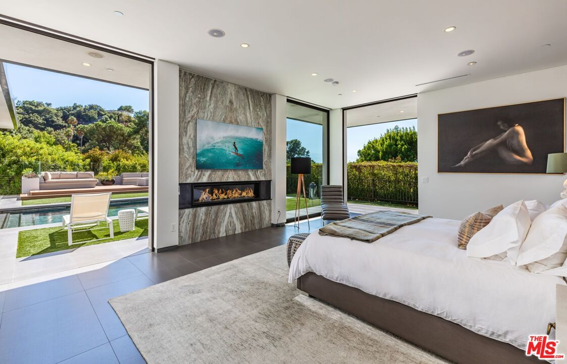 Bedroom, Fireplace, Interior, Recessed Lighting, Wood Texture Flooring