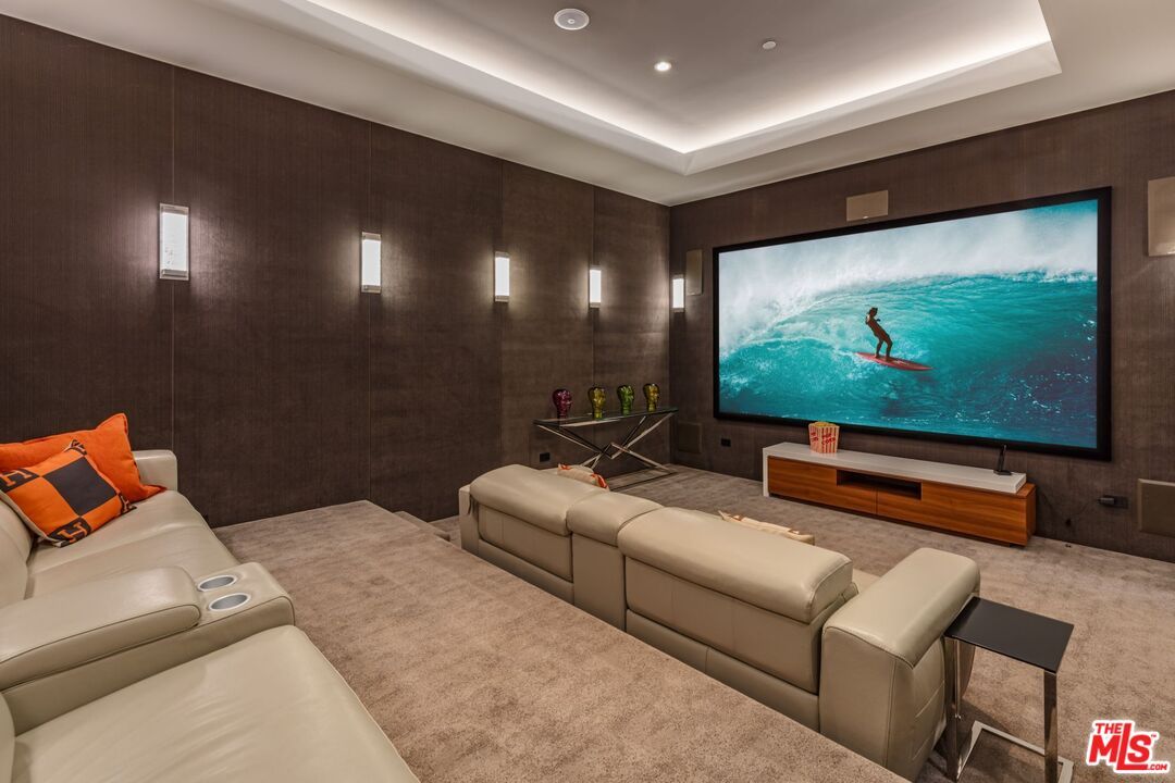 Interior, Projection Screen, Recessed Lighting, Theatre Room