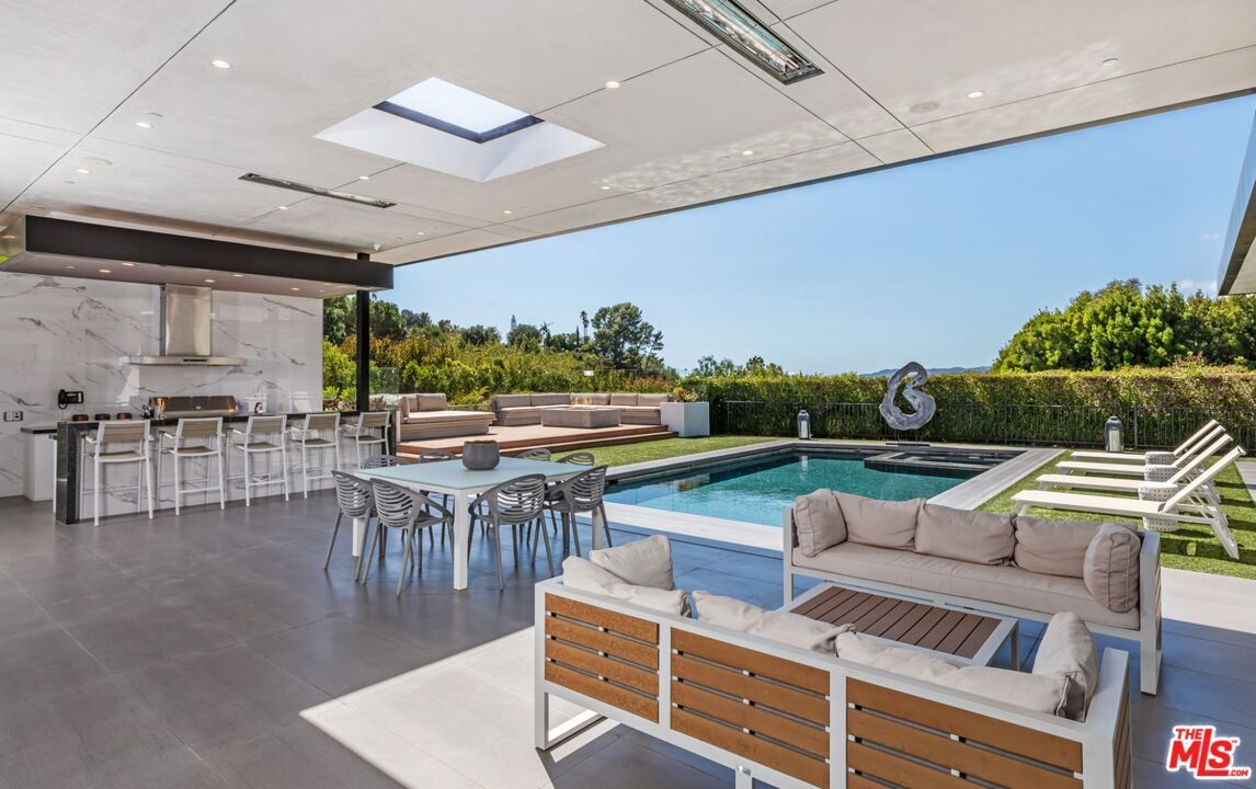 Exterior, Marble Walls, Outdoor Kitchen, Pool