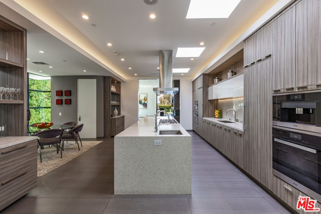 Dining room, Interior, Kitchen, Recessed Lighting, Stainless Steel Appliances