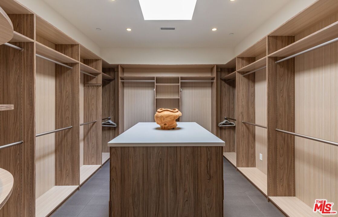 Interior, Recessed Lighting, Walk-in Closets