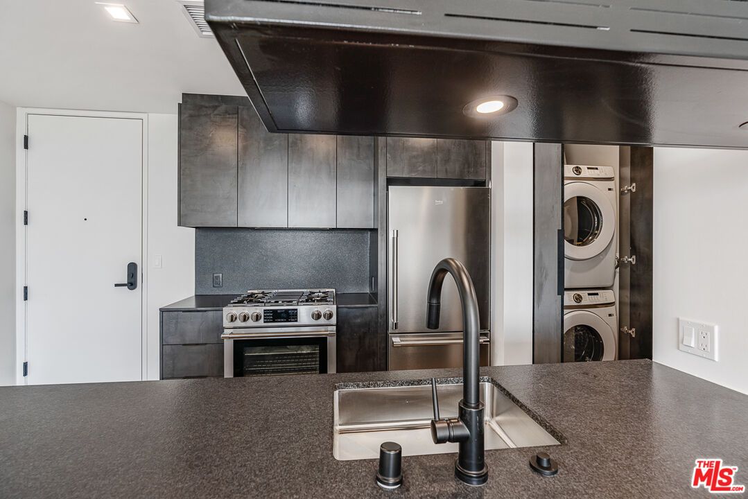 Interior, Kitchen, Recessed Lighting, Stainless Steel Appliances, Washer