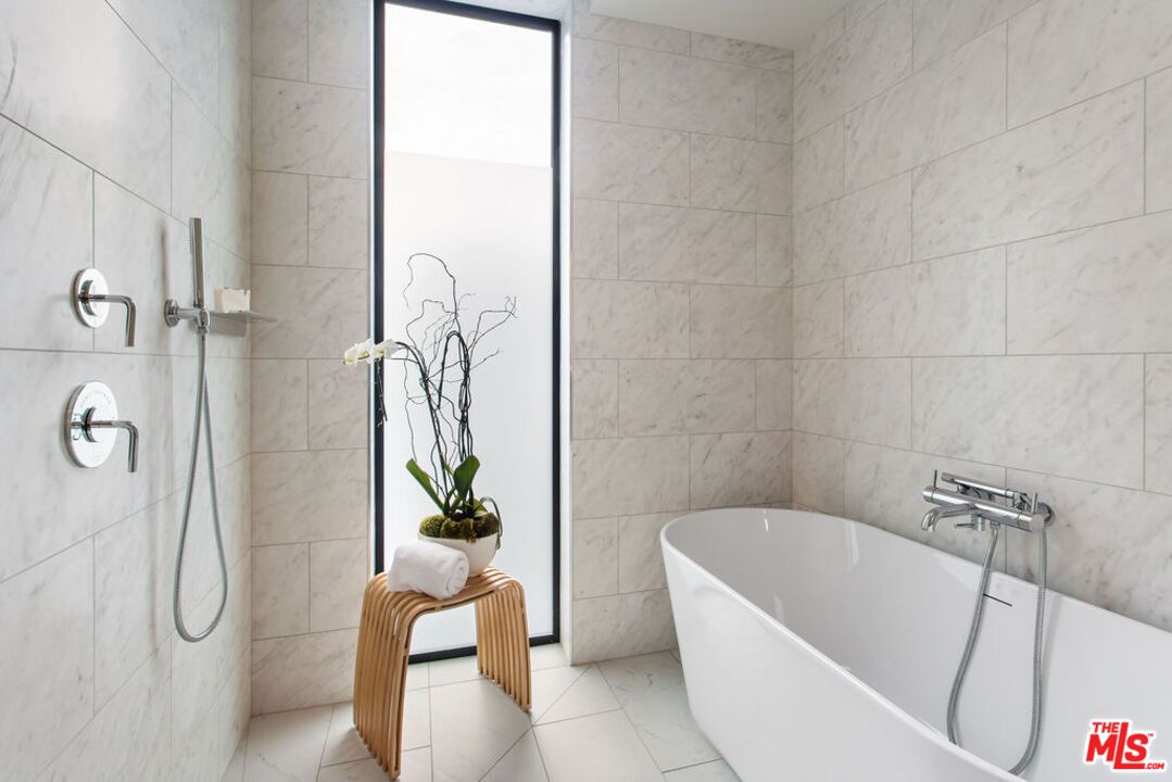 Bathroom, Free Standing Baths, Interior, Marble, Marble Walls