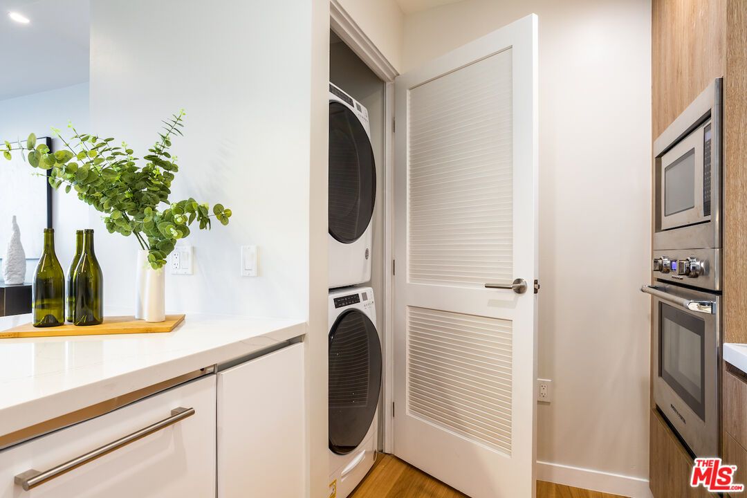 Interior, Recessed Lighting, Utility Closets, Washer, Wood Texture Flooring