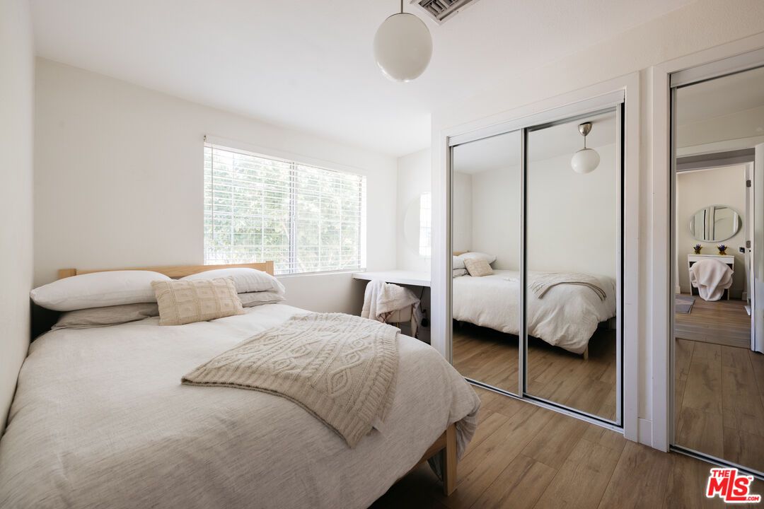 Bedroom, Interior, Pendant Lights, Wood Texture Flooring