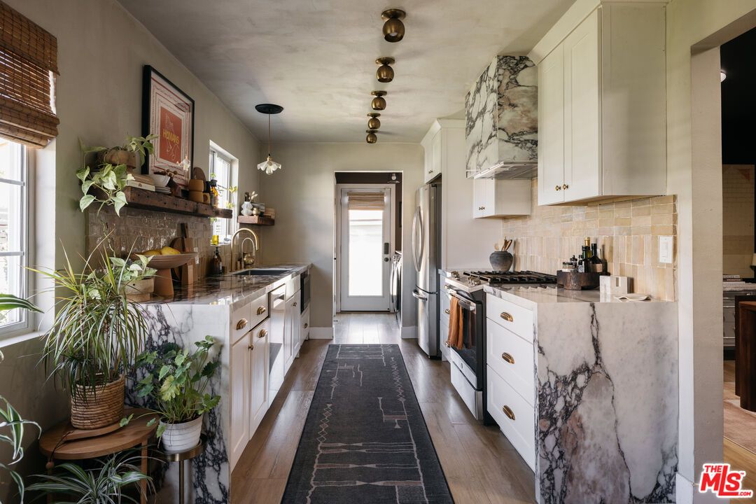 Interior, Kitchen, Pendant Lights, Wood Texture Flooring