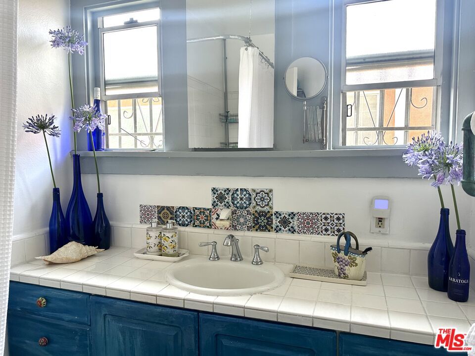 Bathroom, Interior, Tile Countertops