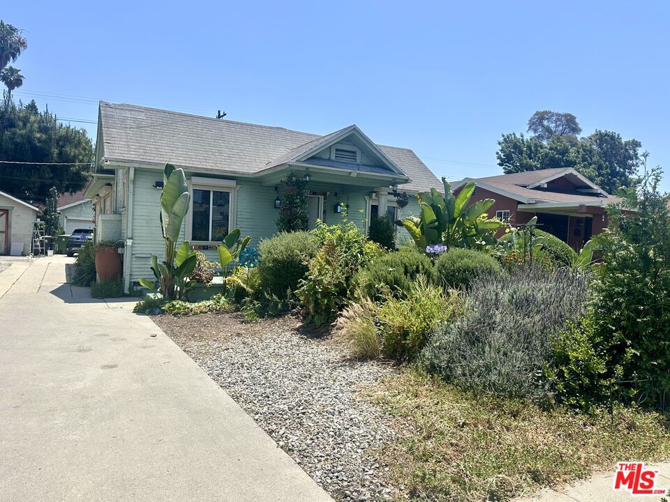 Backyard, Exterior, Facade, Cape Cod