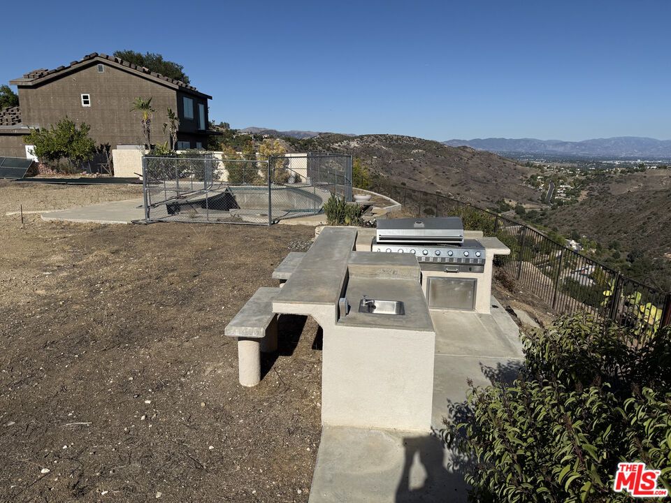 Backyard, Exterior, Outdoor Kitchen