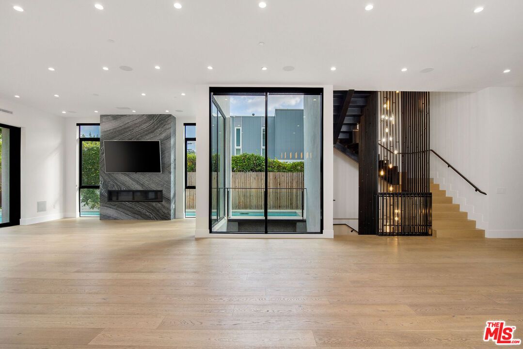 Interior, Recessed Lighting, Wood Texture Flooring