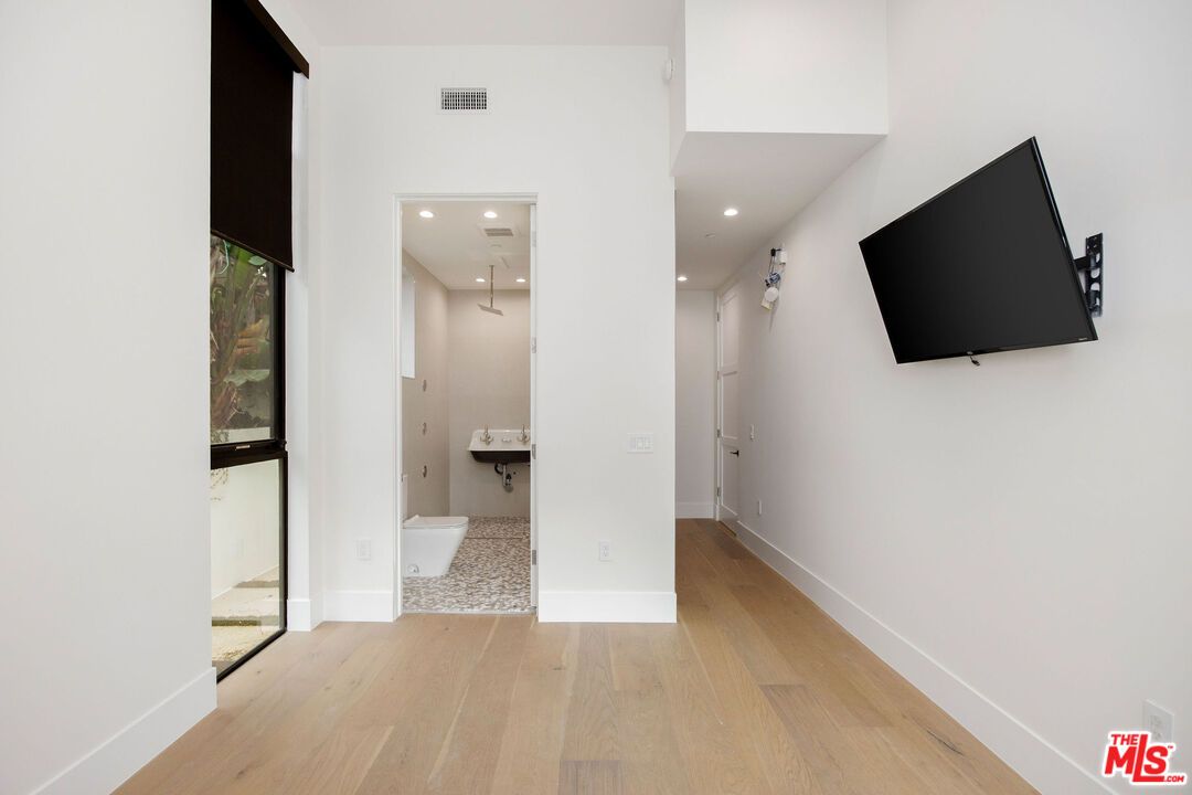 Bathroom, Interior, Recessed Lighting, Wood Texture Flooring
