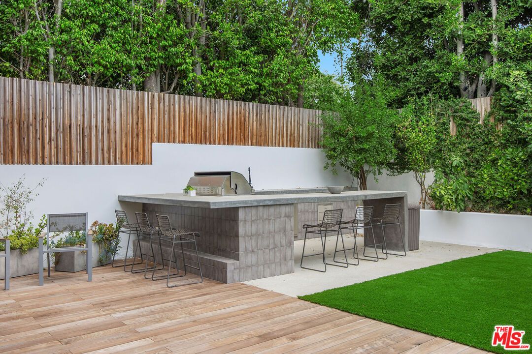 Exterior, Outdoor Kitchen