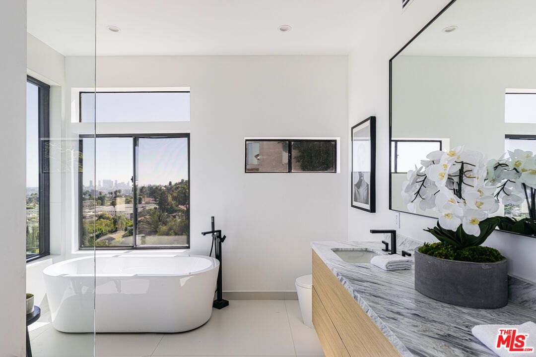 Bathroom, Dual Sink Vanities, Free Standing Baths, Interior, Recessed Lighting