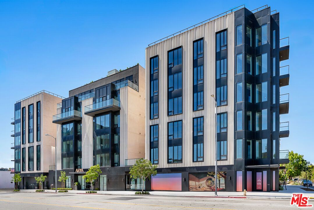 Exterior, Facade, Highrise