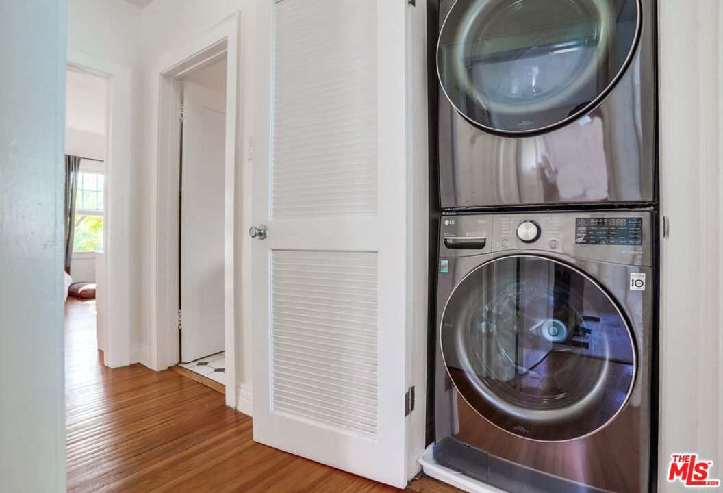 Interior, Utility Closets, Washer, Wood Texture Flooring