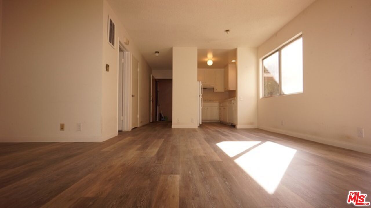 Empty room, Interior, Kitchen, Pendant Lights, Wood Texture Flooring