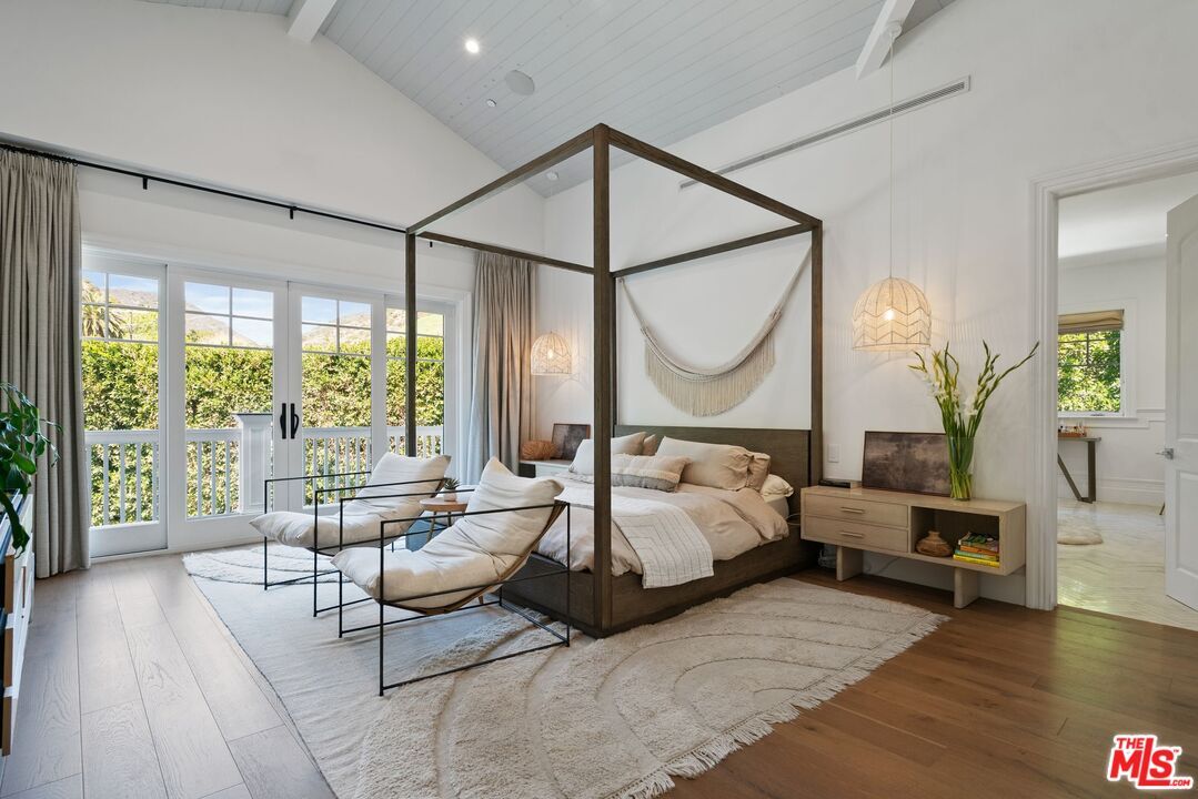Bedroom, Interior, Pendant Lights, Recessed Lighting, Wood Texture Flooring