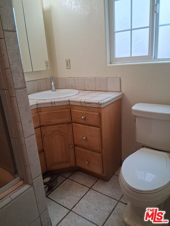 Bathroom, Interior, Tile Countertops