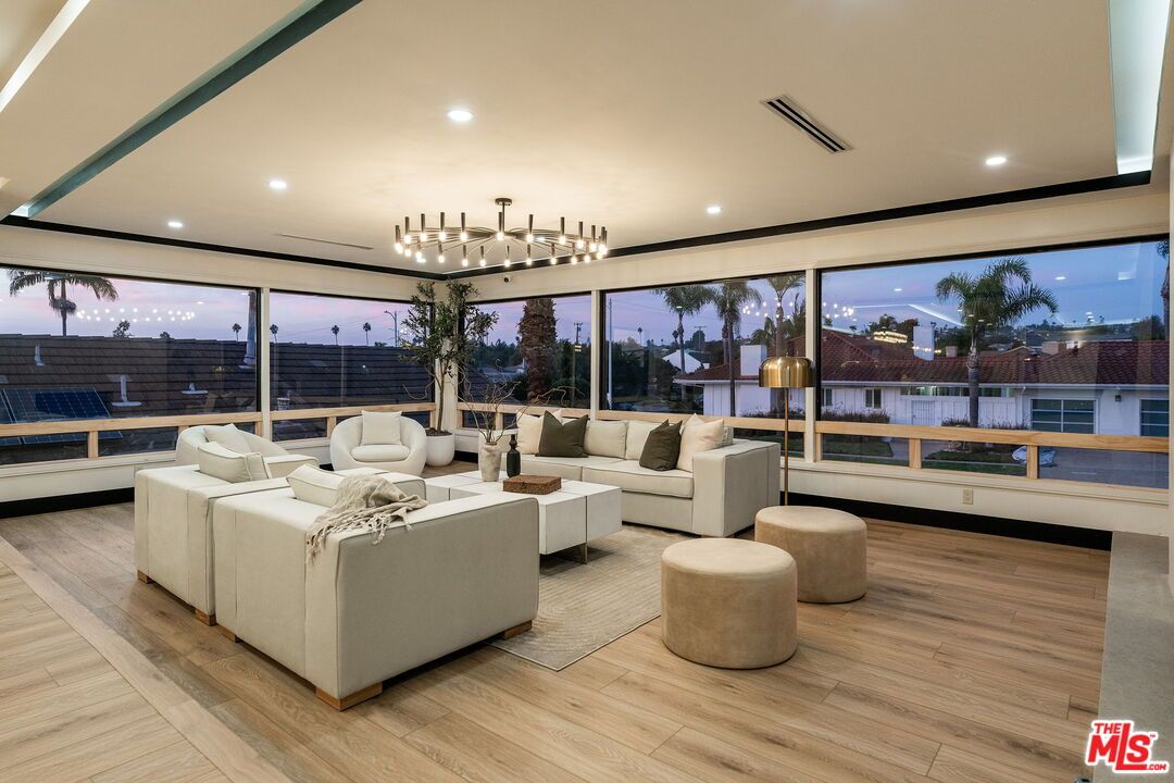 Interior, Living room, Pendant Lights, Recessed Lighting, Wood Texture Flooring