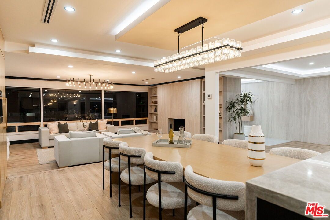 Chandelier, Dining room, Interior, Living room, Pendant Lights, Recessed Lighting, Wood Texture Flooring