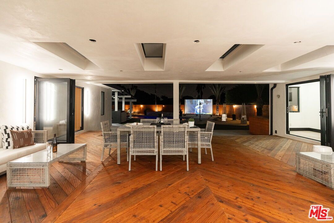 Dining room, Interior, Living room, Recessed Lighting, Wood Texture Flooring