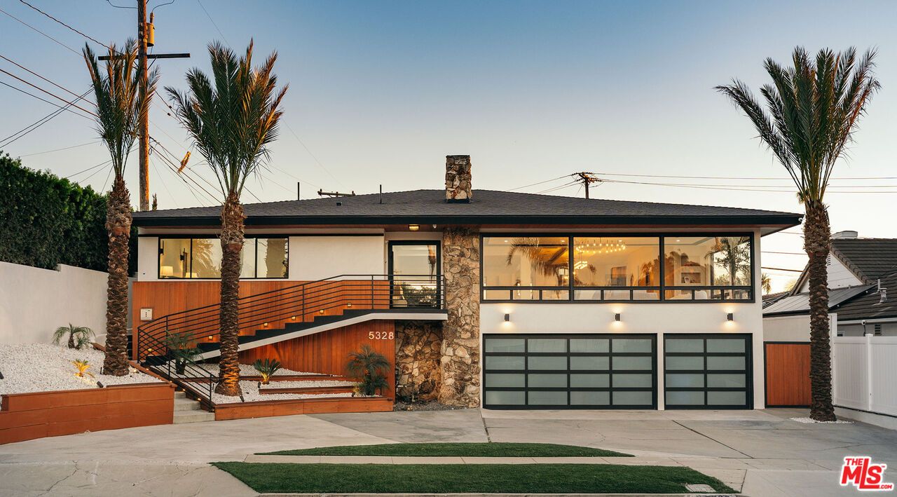 Attached, Exterior, Facade, Modern