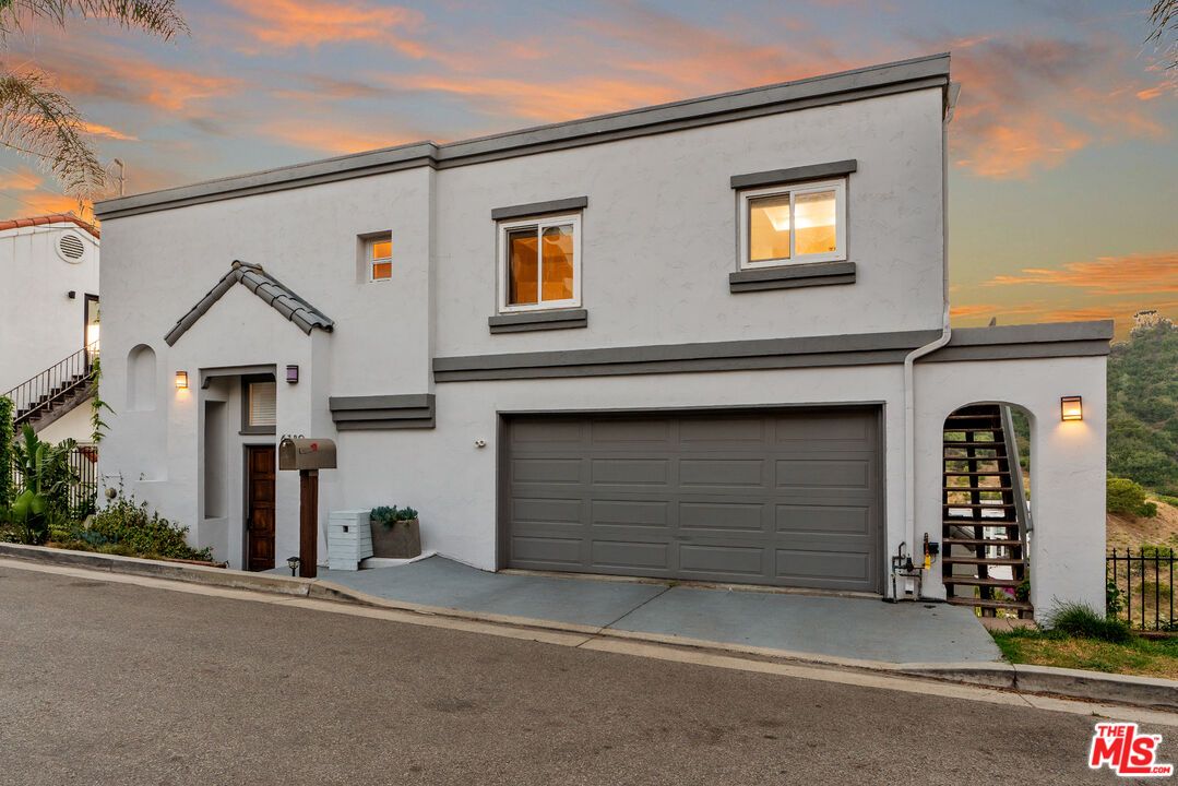 Attached, Exterior, Facade, Modern