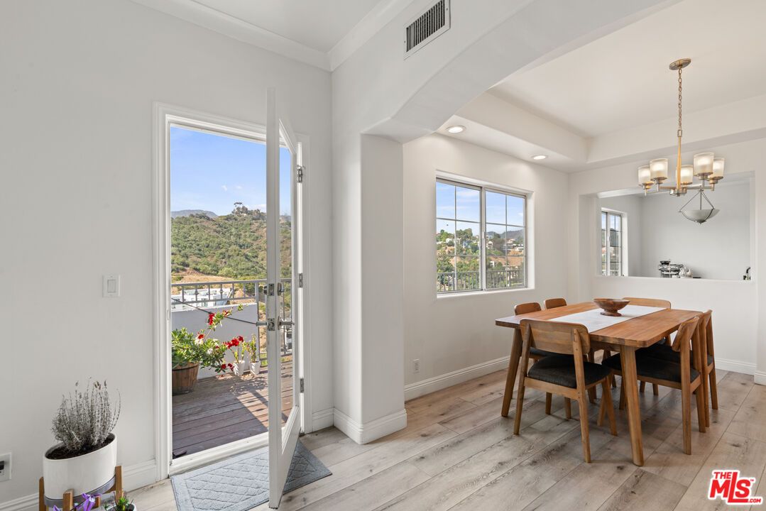 Chandelier, Dining room, Interior, Recessed Lighting, Wood Texture Flooring
