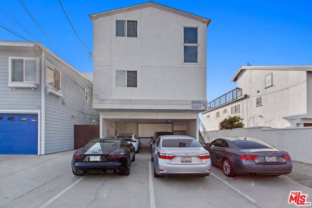 Attached, Exterior, Facade, Rowhouse