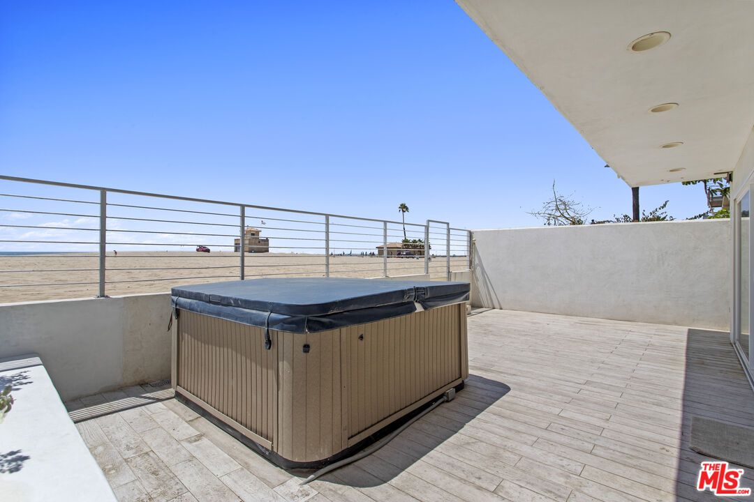 Exterior, Hot Tub, Water