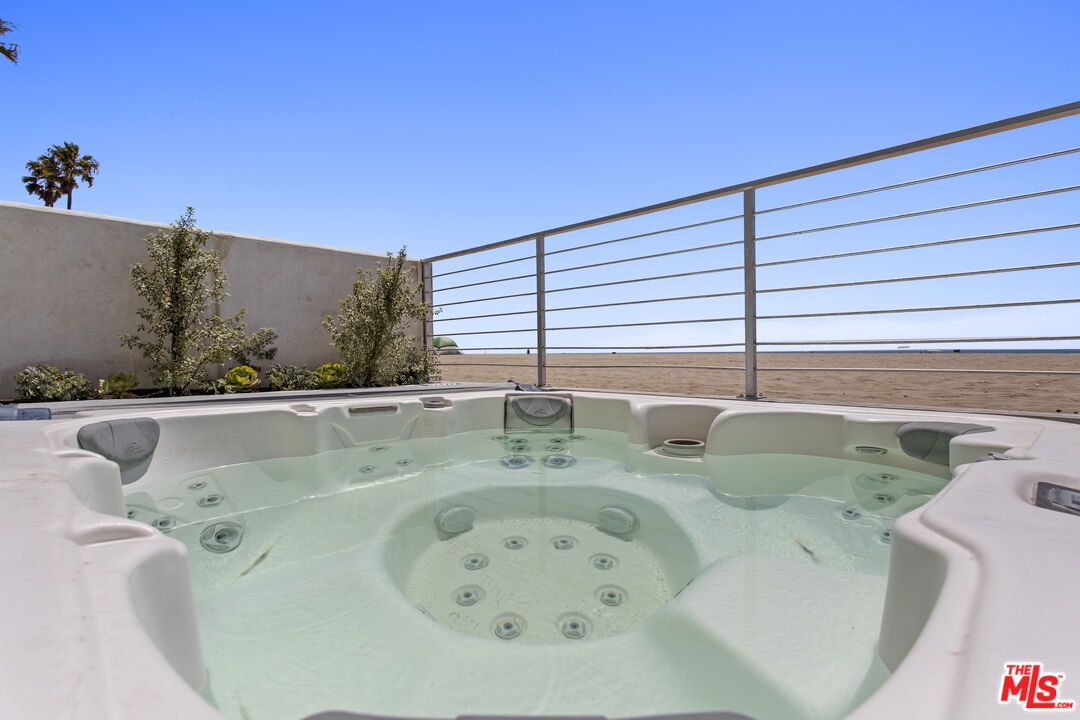 Exterior, Hot Tub, Water