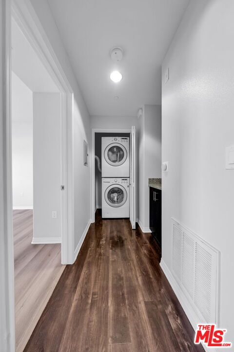 Interior, Utility Closets, Washer, Wood Texture Flooring