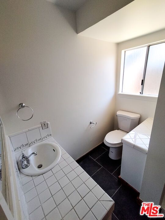 Bathroom, Interior, Tile Countertops
