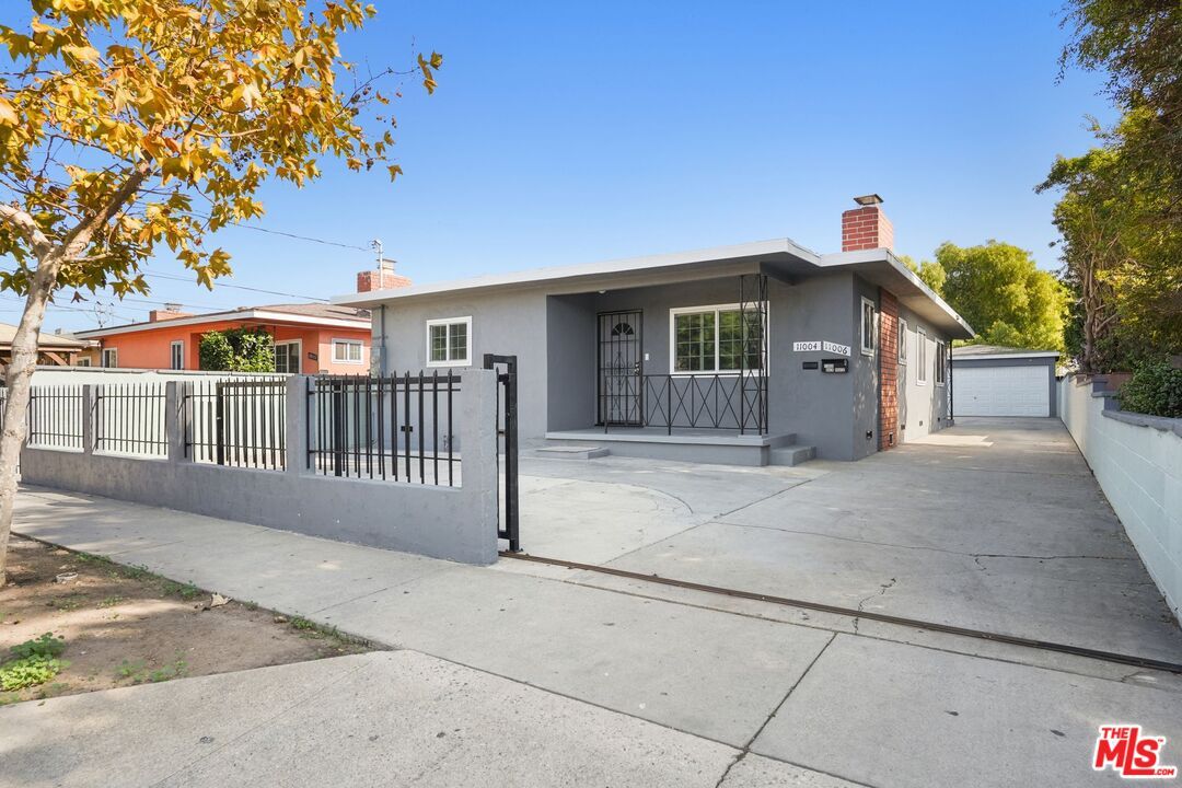 Backyard, Exterior, Facade, Ranch