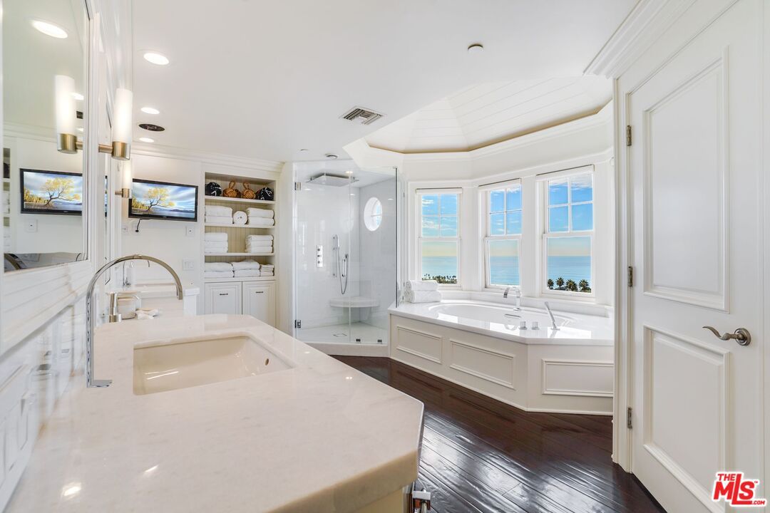 Bathroom, Interior, Recessed Lighting, Water, Wood Texture Flooring