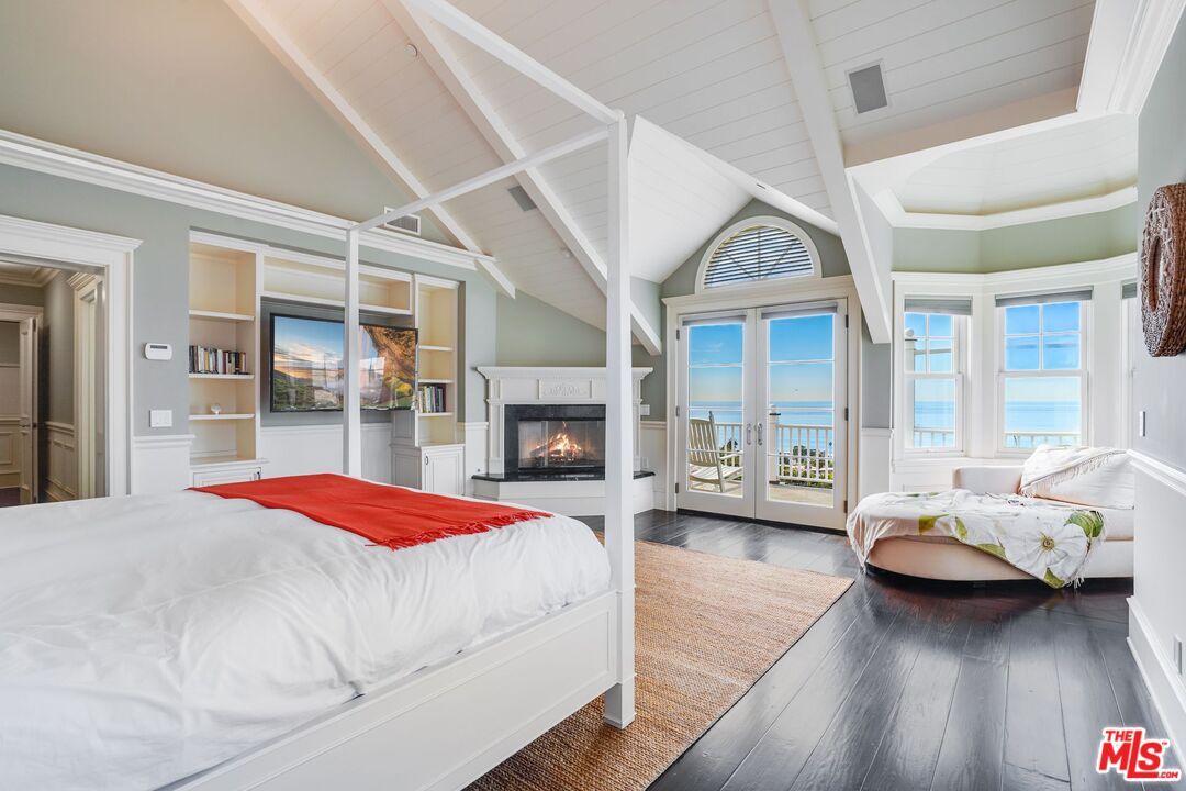 Bedroom, Fireplace, Interior, Water, Wood Texture Flooring