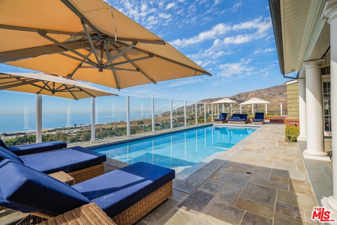 Exterior, Pool, Water